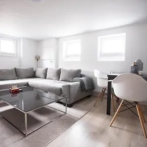 80qm - 4 - Private Parking - Keller-basement - Mallibase Hannover